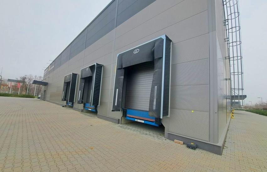 Kiadó raktár 22 ker